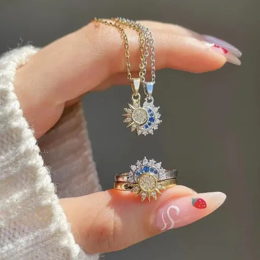 2Pcs/Set Vintage Sun Moon Pendant Necklace for Women Sparkling Rhinestone Couple Necklace Rings Wedding Jewelry Set Party Gifts